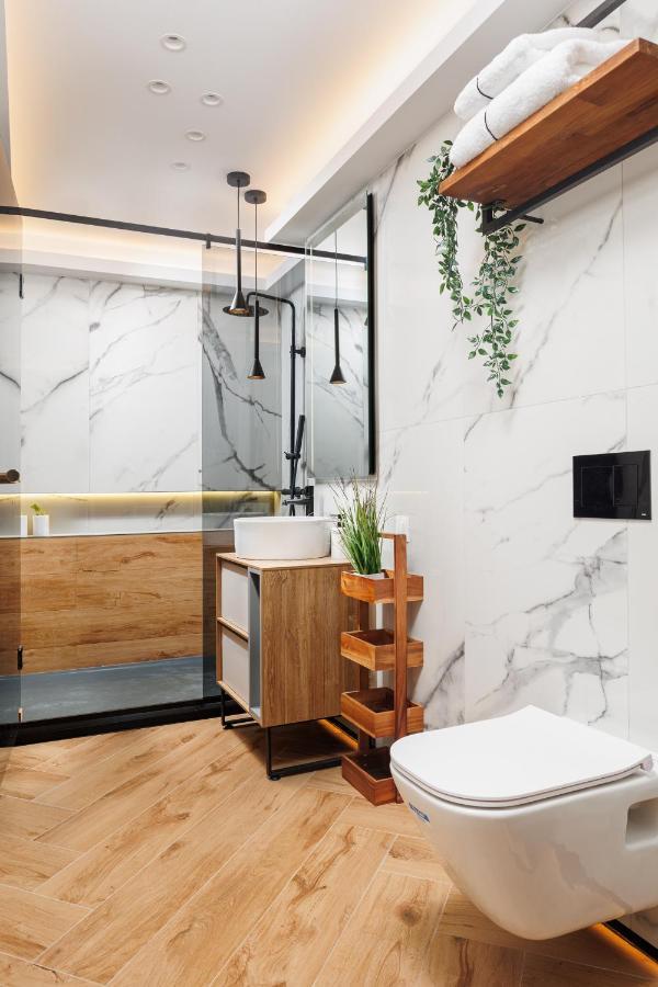 Pure Living Apartment W. Private Parking Брашов Екстериор снимка