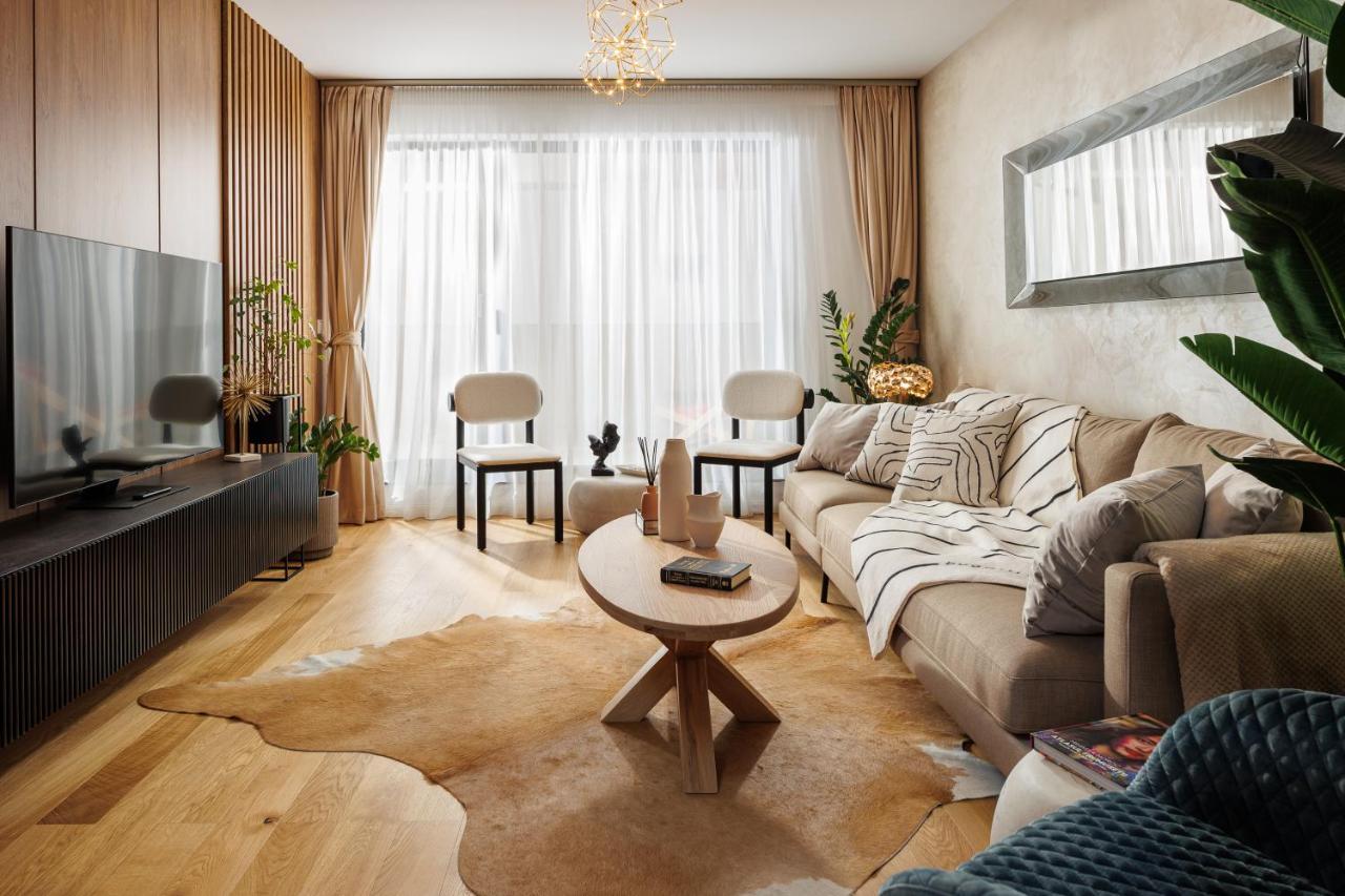 Pure Living Apartment W. Private Parking Брашов Екстериор снимка