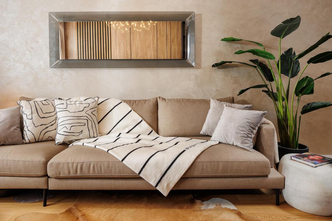 Pure Living Apartment W. Private Parking Брашов Екстериор снимка