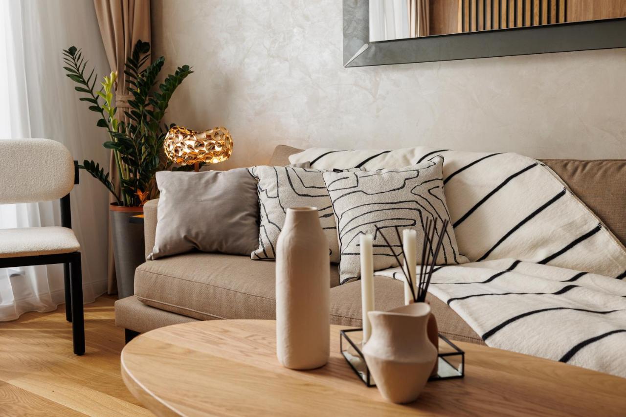 Pure Living Apartment W. Private Parking Брашов Екстериор снимка