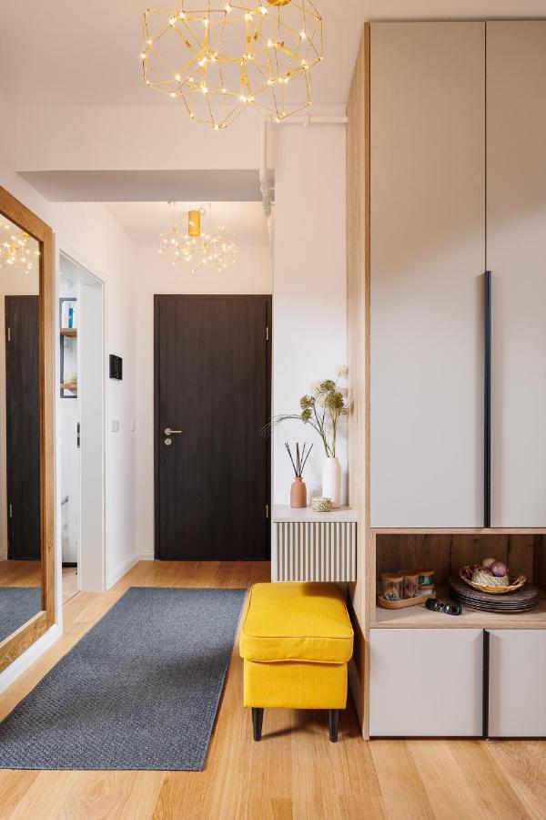 Pure Living Apartment W. Private Parking Брашов Екстериор снимка