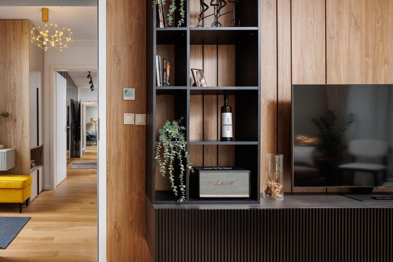 Pure Living Apartment W. Private Parking Брашов Екстериор снимка