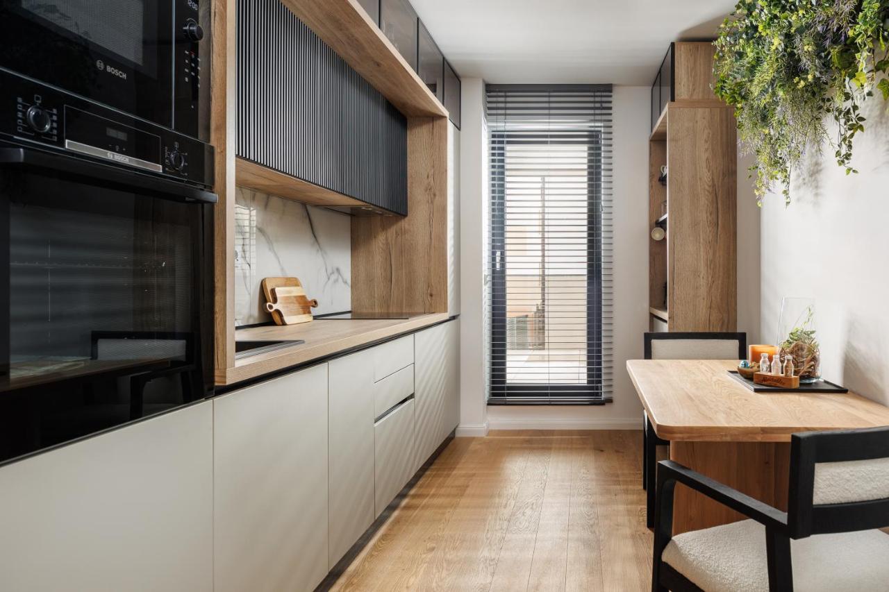 Pure Living Apartment W. Private Parking Брашов Екстериор снимка